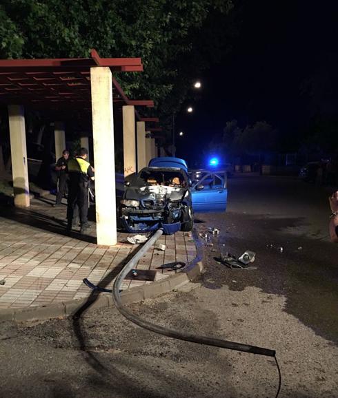 Un coche arde en Andújar tras huir en una persecución policial