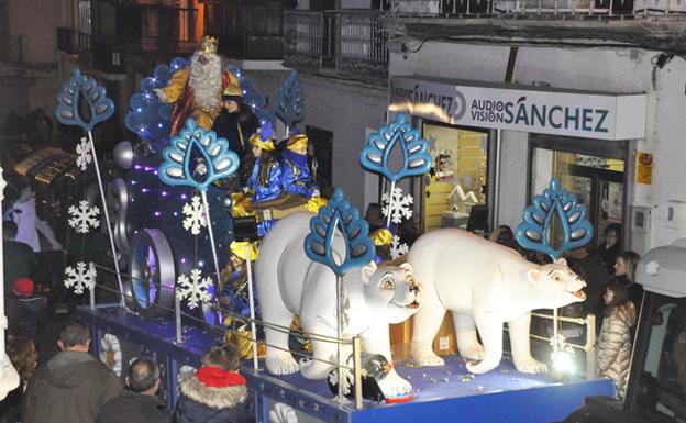 La Cabalgata de los Reyes Magos de Baza emociona a miles de personas