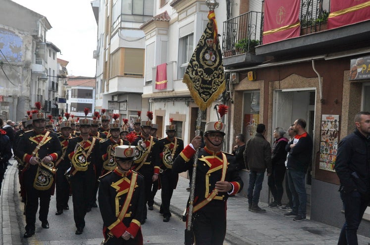 Fotos: La Cofradía de Santiago realiza una excelente estación de penitencia