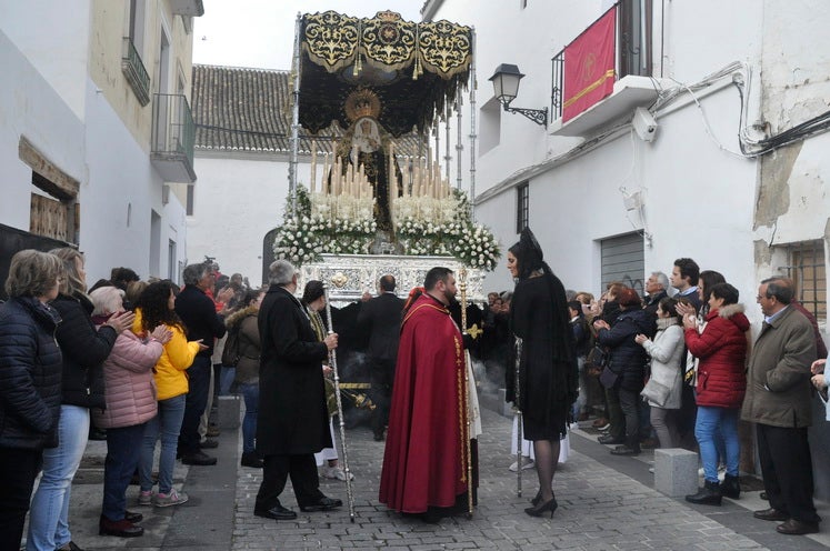 Fotos: La Cofradía de Santiago realiza una excelente estación de penitencia