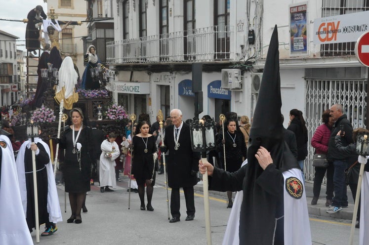 Fotos: La Cofradía de Santiago realiza una excelente estación de penitencia
