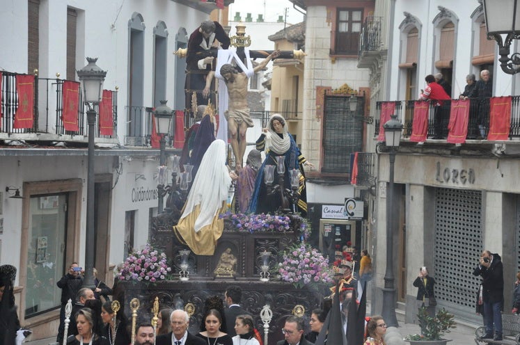 Fotos: La Cofradía de Santiago realiza una excelente estación de penitencia
