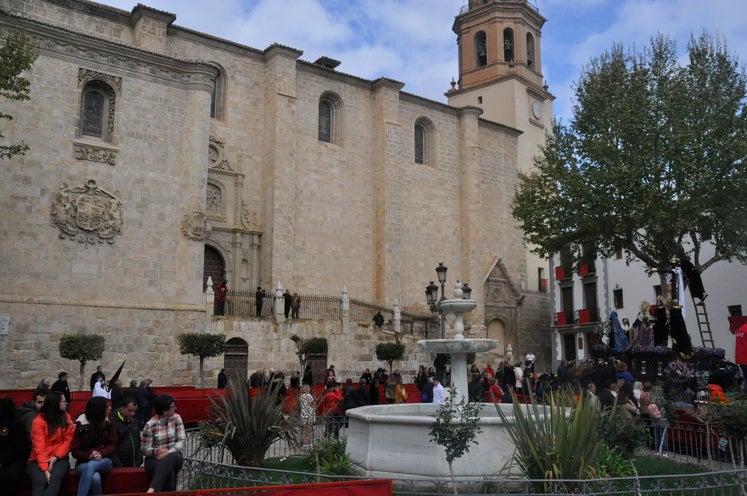 Fotos: La Cofradía de Santiago realiza una excelente estación de penitencia