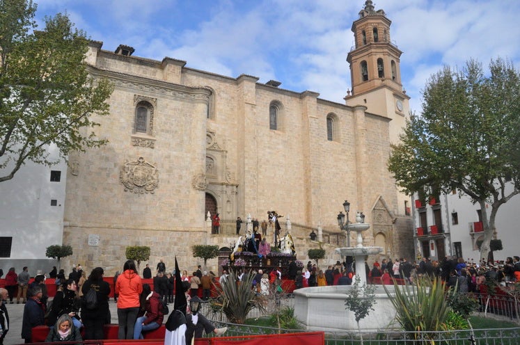 Fotos: La Cofradía de Santiago realiza una excelente estación de penitencia