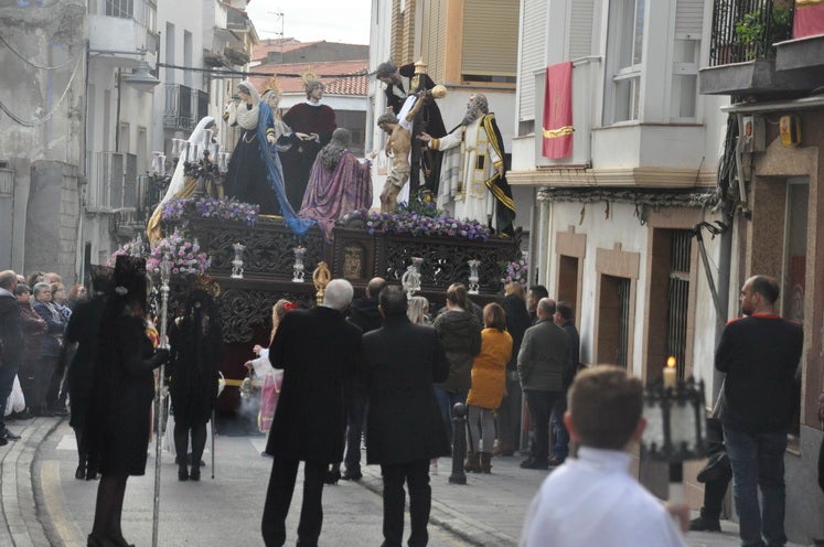 Fotos: La Cofradía de Santiago realiza una excelente estación de penitencia