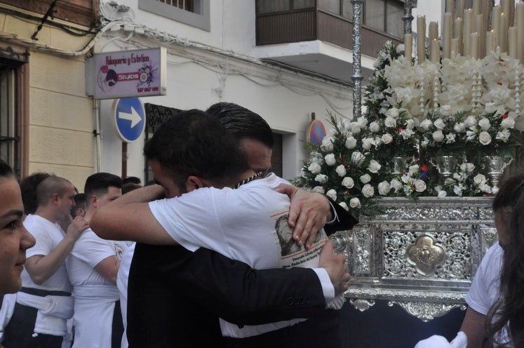 Fotos: La Cofradía de Santiago realiza una excelente estación de penitencia