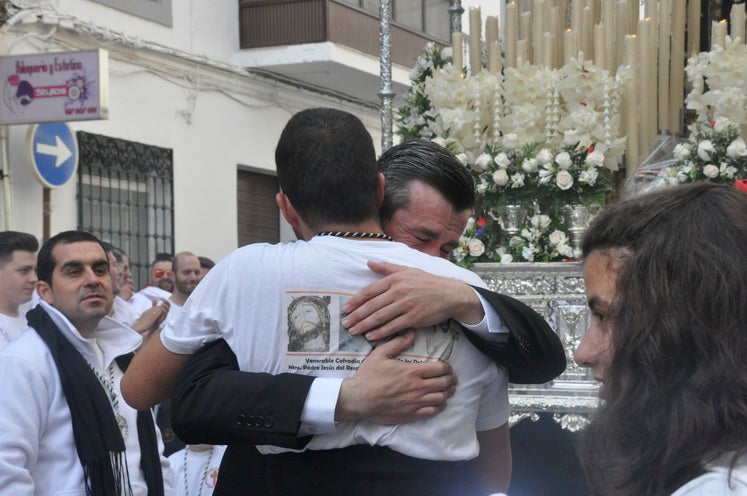 Fotos: La Cofradía de Santiago realiza una excelente estación de penitencia