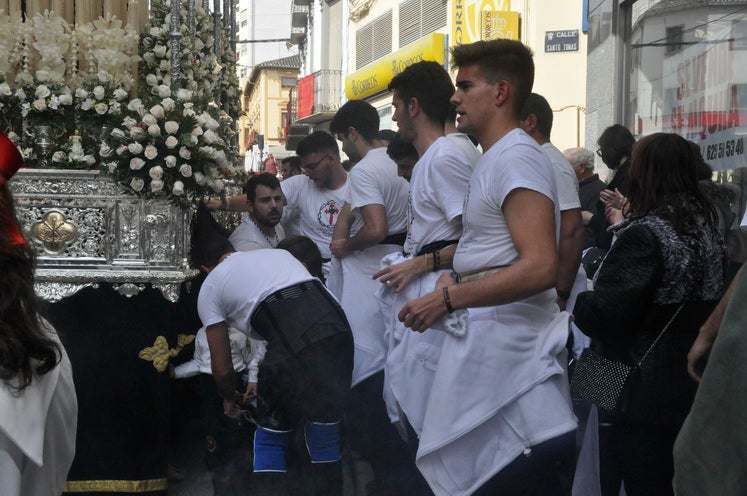Fotos: La Cofradía de Santiago realiza una excelente estación de penitencia