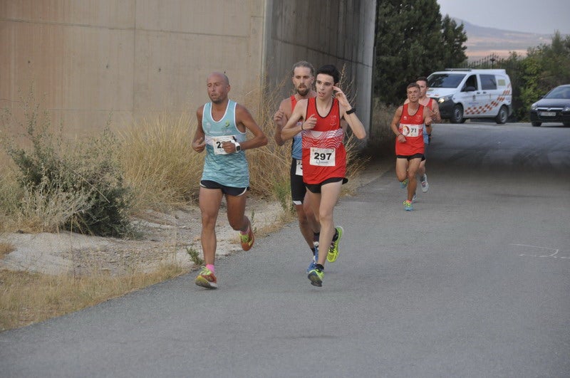 Víctor Doblas Díaz gana la XXI Carrera Popular Quesada Clínica Dental