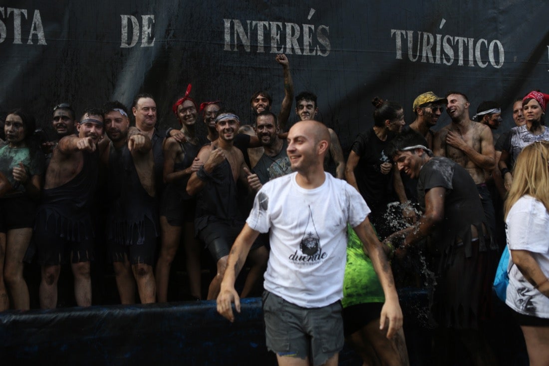 Aquí puedes ver una selección de las mejores fotografías del multitudinario Cascamorras, que ha reunido a unas 15.000 personas en Baza