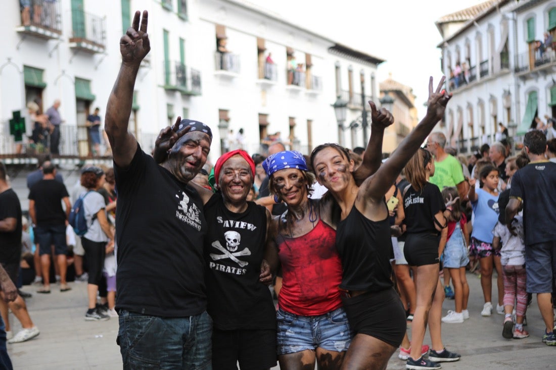 Aquí puedes ver una selección de las mejores fotografías del multitudinario Cascamorras, que ha reunido a unas 15.000 personas en Baza