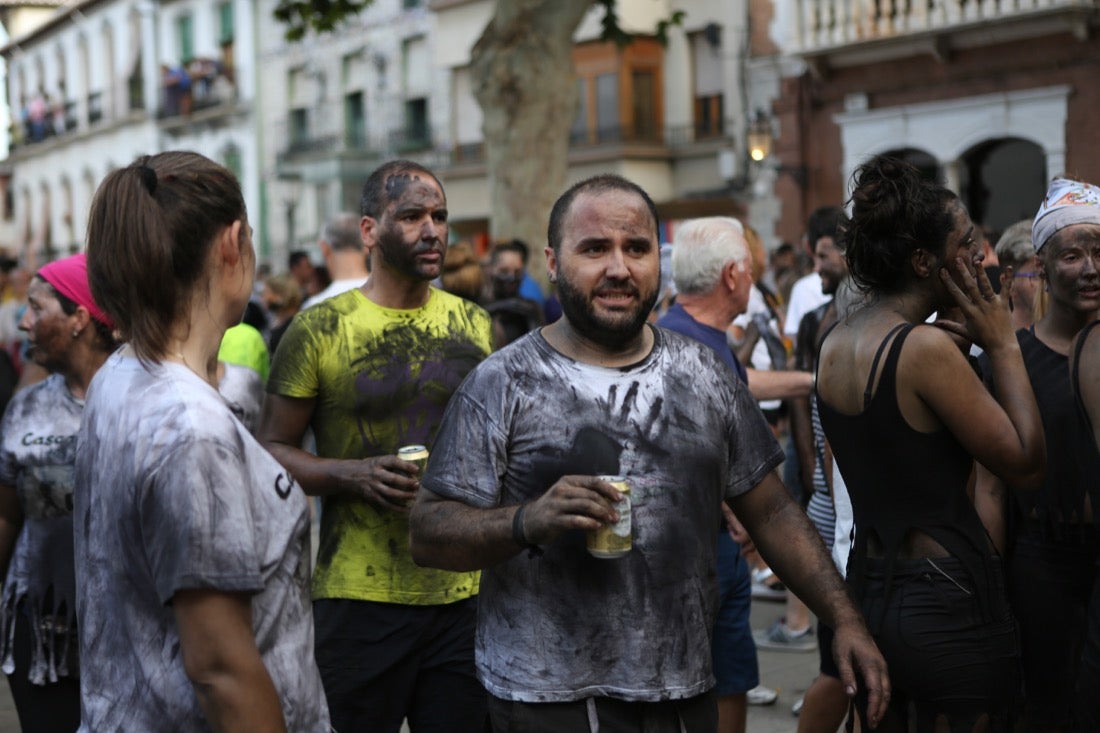 Aquí puedes ver una selección de las mejores fotografías del multitudinario Cascamorras, que ha reunido a unas 15.000 personas en Baza