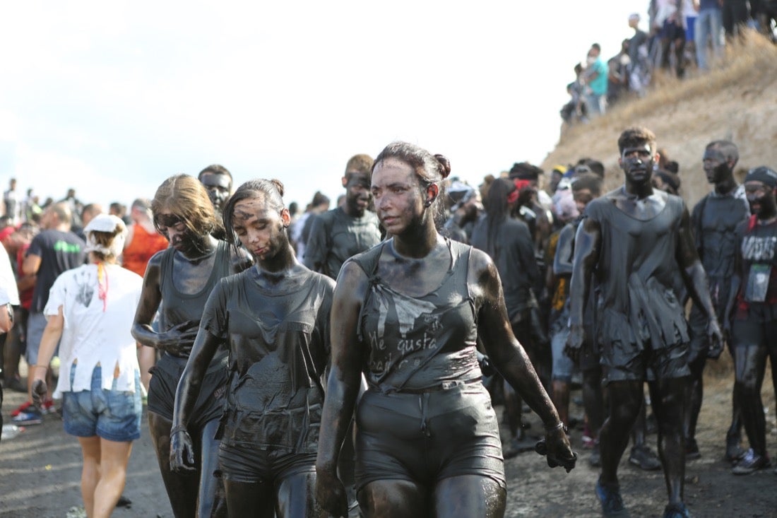 Aquí puedes ver una selección de las mejores fotografías del multitudinario Cascamorras, que ha reunido a unas 15.000 personas en Baza