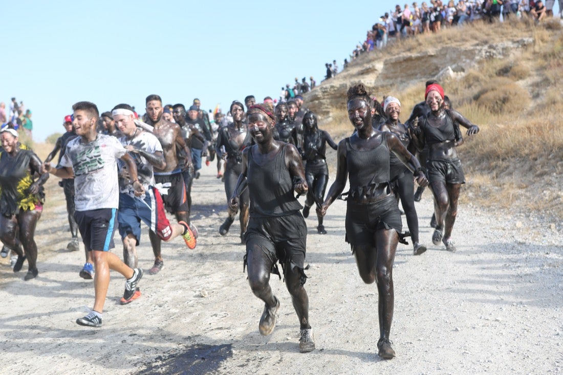 Aquí puedes ver una selección de las mejores fotografías del multitudinario Cascamorras, que ha reunido a unas 15.000 personas en Baza