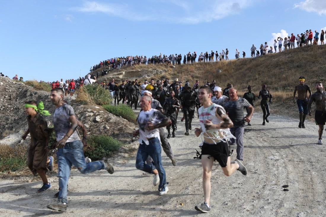 Aquí puedes ver una selección de las mejores fotografías del multitudinario Cascamorras, que ha reunido a unas 15.000 personas en Baza