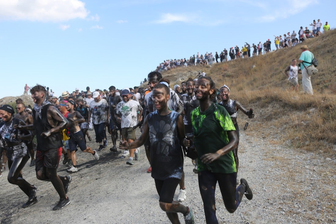 Aquí puedes ver una selección de las mejores fotografías del multitudinario Cascamorras, que ha reunido a unas 15.000 personas en Baza