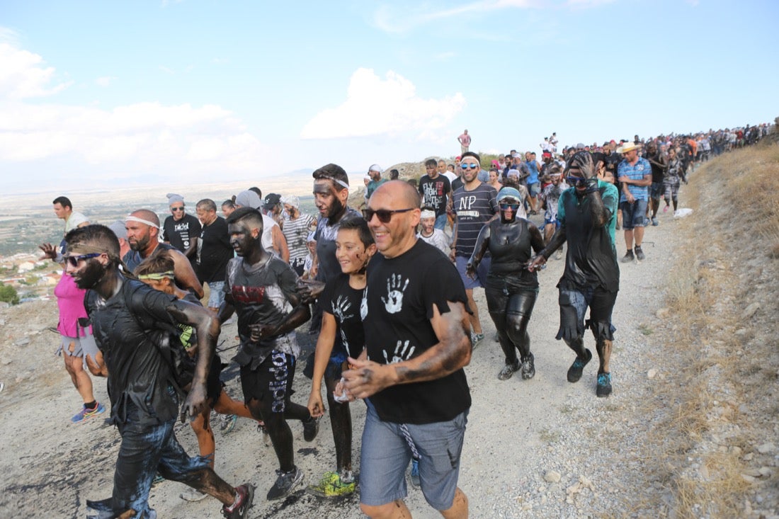 Aquí puedes ver una selección de las mejores fotografías del multitudinario Cascamorras, que ha reunido a unas 15.000 personas en Baza