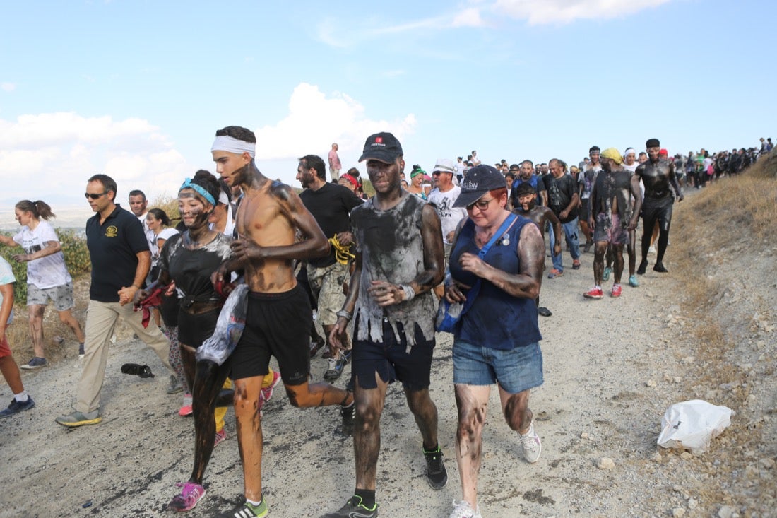 Aquí puedes ver una selección de las mejores fotografías del multitudinario Cascamorras, que ha reunido a unas 15.000 personas en Baza