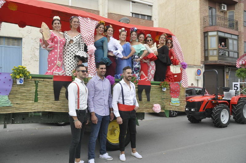Los bastetanos abarrotan las calles para presenciar la cabalgata de las fiestas