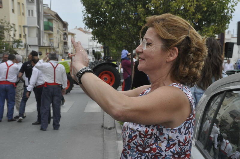 Los bastetanos abarrotan las calles para presenciar la cabalgata de las fiestas