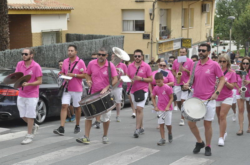 Los bastetanos abarrotan las calles para presenciar la cabalgata de las fiestas