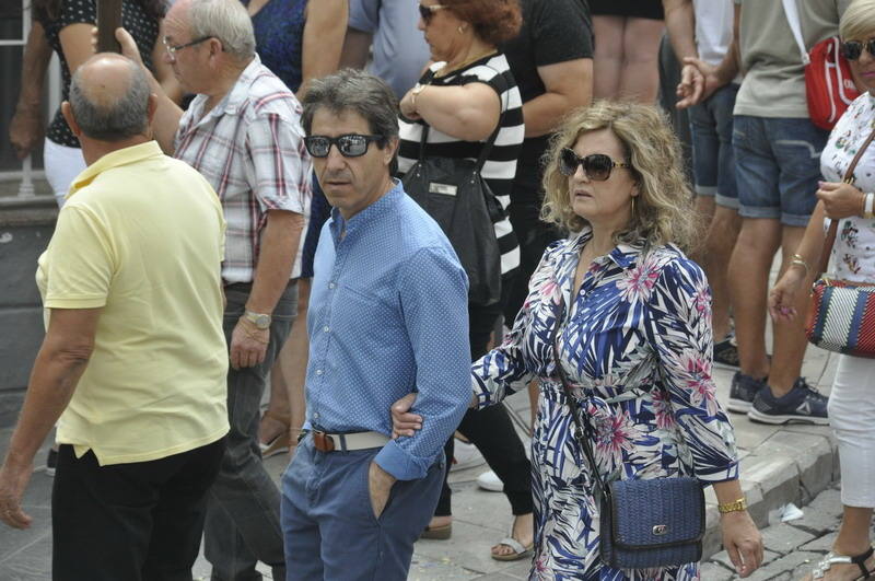 Los bastetanos abarrotan las calles para presenciar la cabalgata de las fiestas