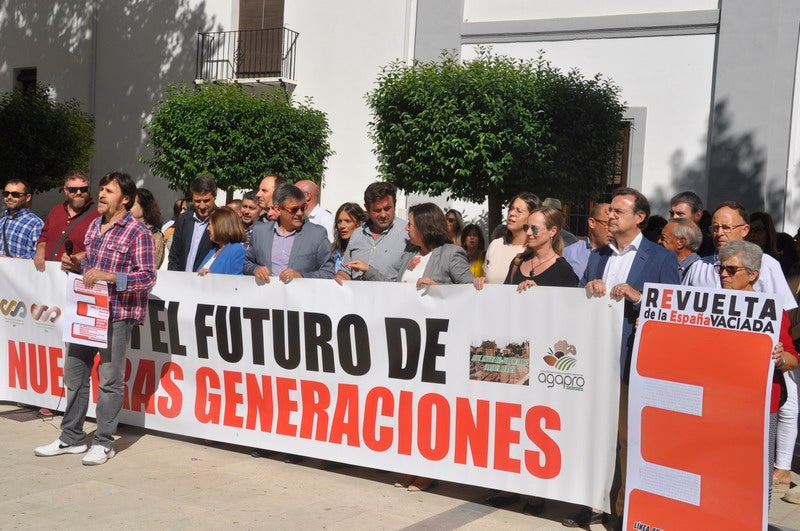 250 personas participan en la concentración organizada por la Asociación Amigos del Ferrocarril de la Comarca de Baza 
