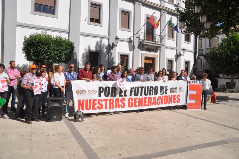 250 personas participan en la concentración organizada por la Asociación Amigos del Ferrocarril de la Comarca de Baza 