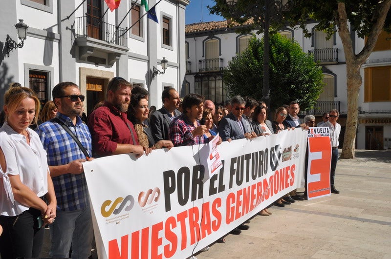 250 personas participan en la concentración organizada por la Asociación Amigos del Ferrocarril de la Comarca de Baza 