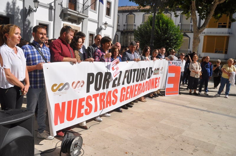 250 personas participan en la concentración organizada por la Asociación Amigos del Ferrocarril de la Comarca de Baza 