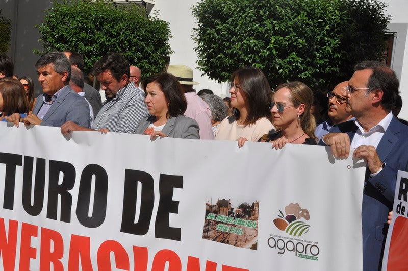 250 personas participan en la concentración organizada por la Asociación Amigos del Ferrocarril de la Comarca de Baza 