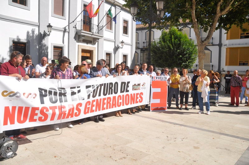 250 personas participan en la concentración organizada por la Asociación Amigos del Ferrocarril de la Comarca de Baza 