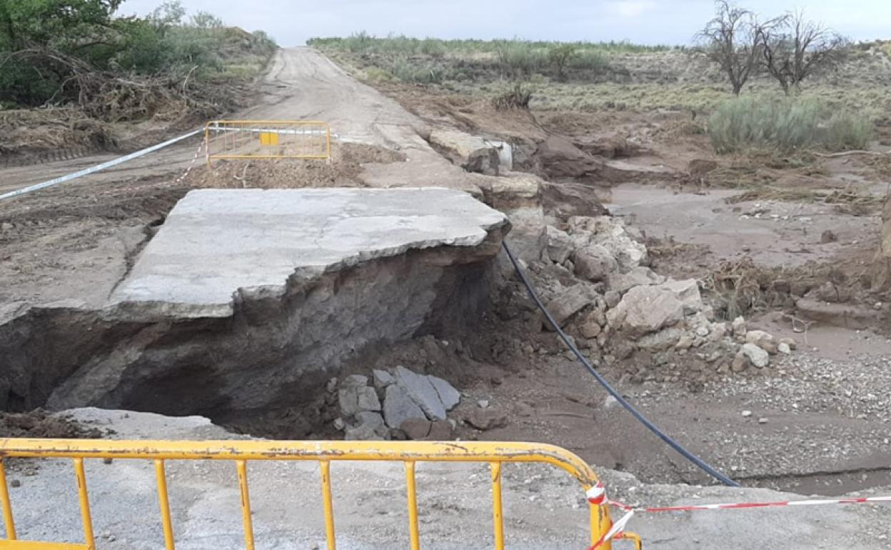 Uno de los 28 caminos rurales de Baza, que siguen dañados, tras las tormentas 