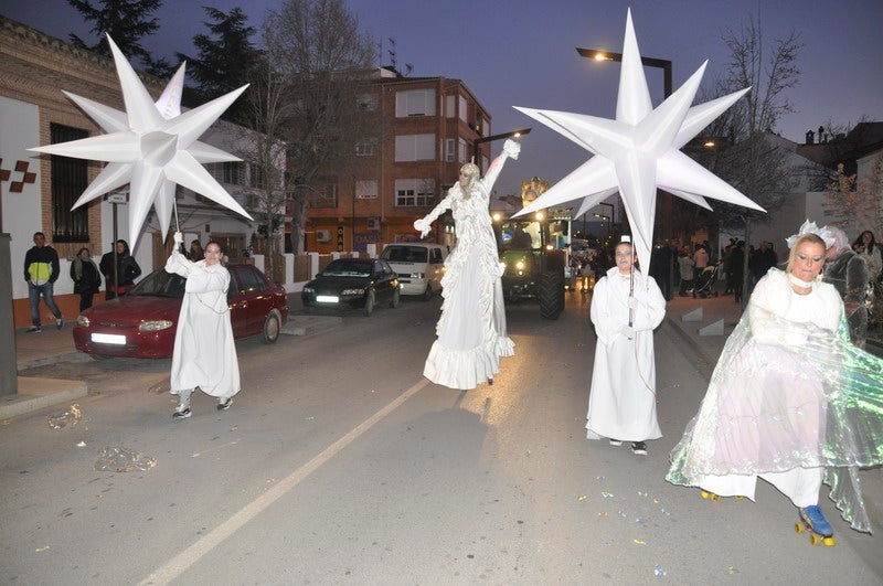 Sus majestades, también han realizado una parada en la Plaza Mayor para recibir a todos los niños y niñas en una noche bastante apacible comparada con otros años de intenso frío