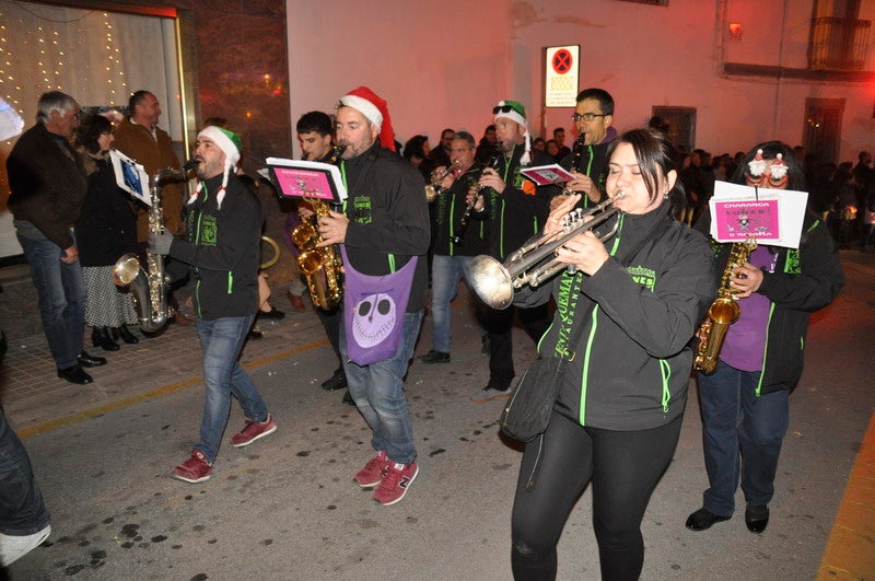 Sus majestades, también han realizado una parada en la Plaza Mayor para recibir a todos los niños y niñas en una noche bastante apacible comparada con otros años de intenso frío
