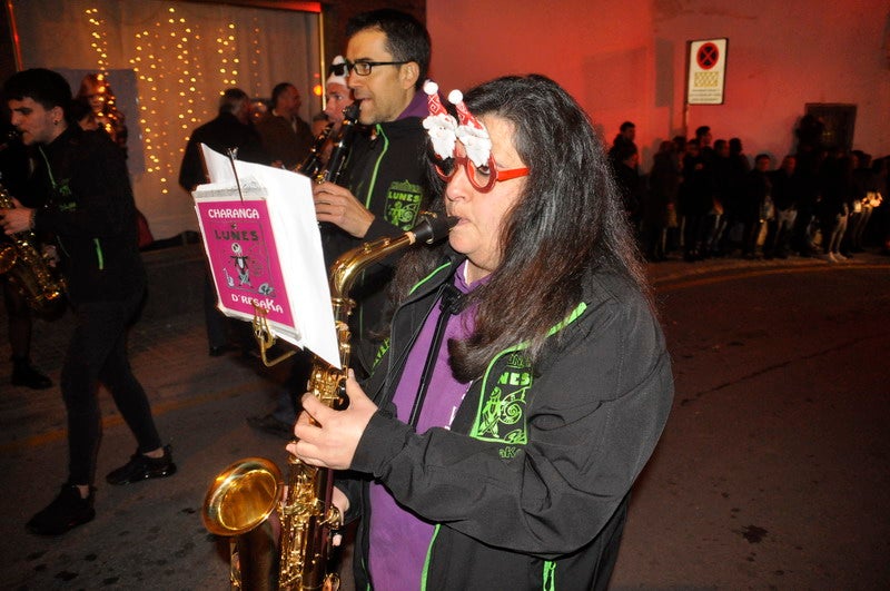 Sus majestades, también han realizado una parada en la Plaza Mayor para recibir a todos los niños y niñas en una noche bastante apacible comparada con otros años de intenso frío