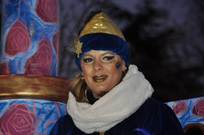 Sus majestades, también han realizado una parada en la Plaza Mayor para recibir a todos los niños y niñas en una noche bastante apacible comparada con otros años de intenso frío