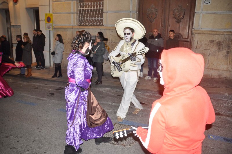 Sus majestades, también han realizado una parada en la Plaza Mayor para recibir a todos los niños y niñas en una noche bastante apacible comparada con otros años de intenso frío