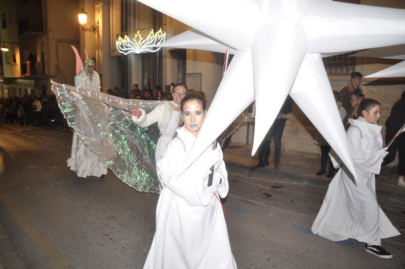 Sus majestades, también han realizado una parada en la Plaza Mayor para recibir a todos los niños y niñas en una noche bastante apacible comparada con otros años de intenso frío