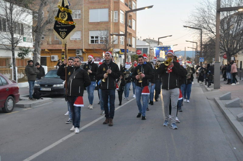 Sus majestades, también han realizado una parada en la Plaza Mayor para recibir a todos los niños y niñas en una noche bastante apacible comparada con otros años de intenso frío