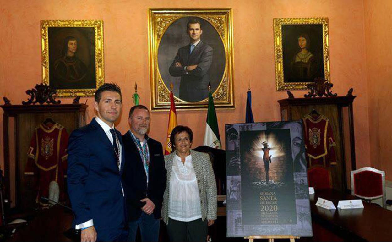 Una foto del Cristo de la Expiración cartel oficial de la Semana Santa de Huéscar