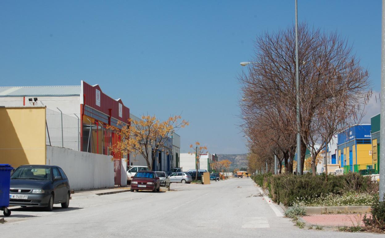 Una de las calles del polígono del Baíco 