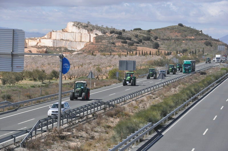 Decenas de tractores marcharon en el norte de la provincia.