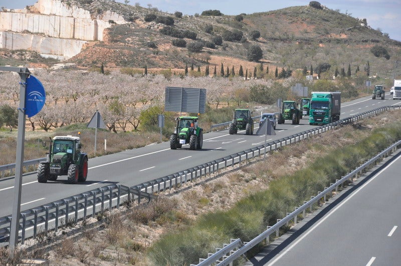 Decenas de tractores marcharon en el norte de la provincia.