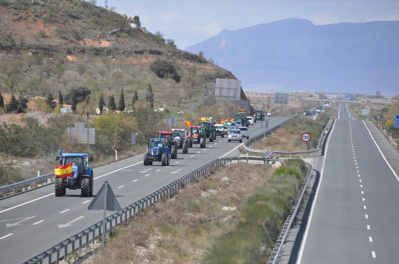 Decenas de tractores marcharon en el norte de la provincia.