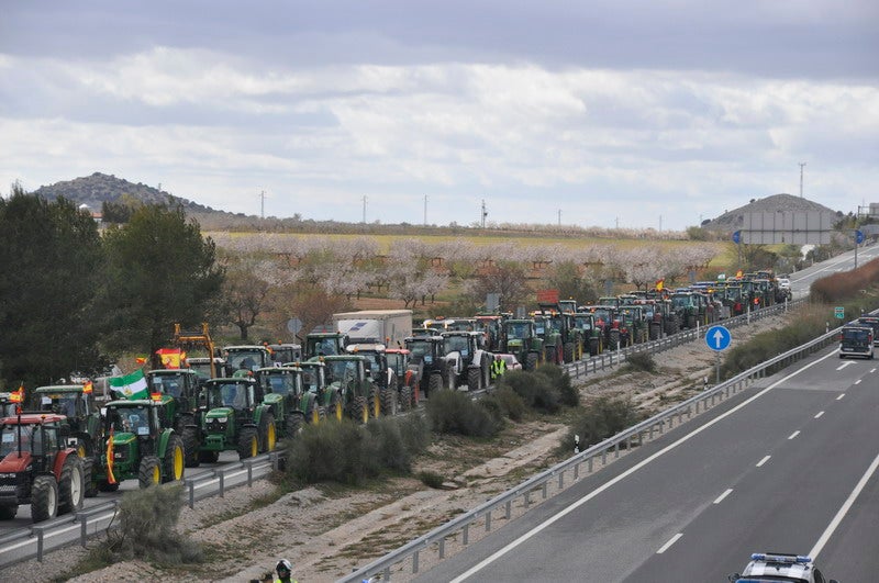 Decenas de tractores marcharon en el norte de la provincia.