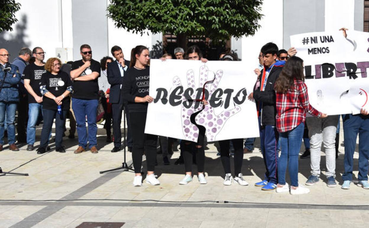 Acto contra la violencia de género un 25-N en Baza 