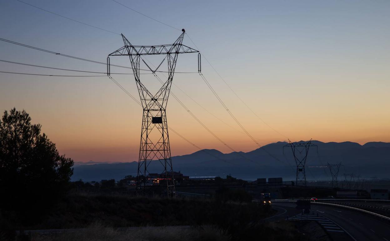 El Gobierno autoriza la construcción de la subestación de Baza vinculada a la Línea 400 kV