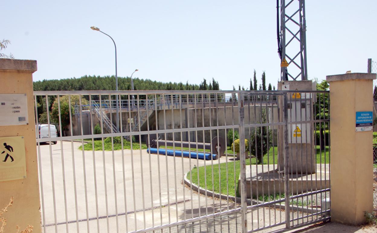 Acceso a la depuradora de aguas residuales de Huéscar