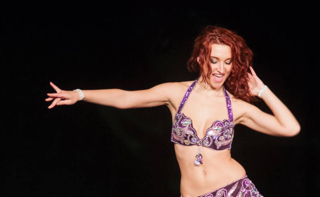 Laura Lunna será la especialista del taller de danza del vientre